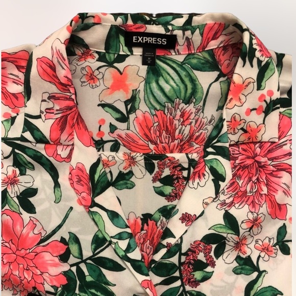 NWOT Express Beautiful Tropical 🌸🌴Floral Button Up Midriff Blouse SZ M - Picture 3 of 8